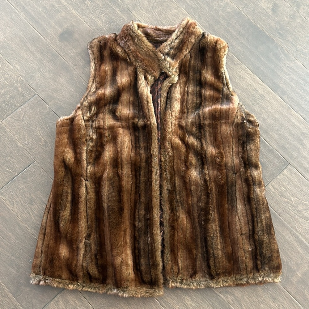 Chicos faux fur vest with leopard lining